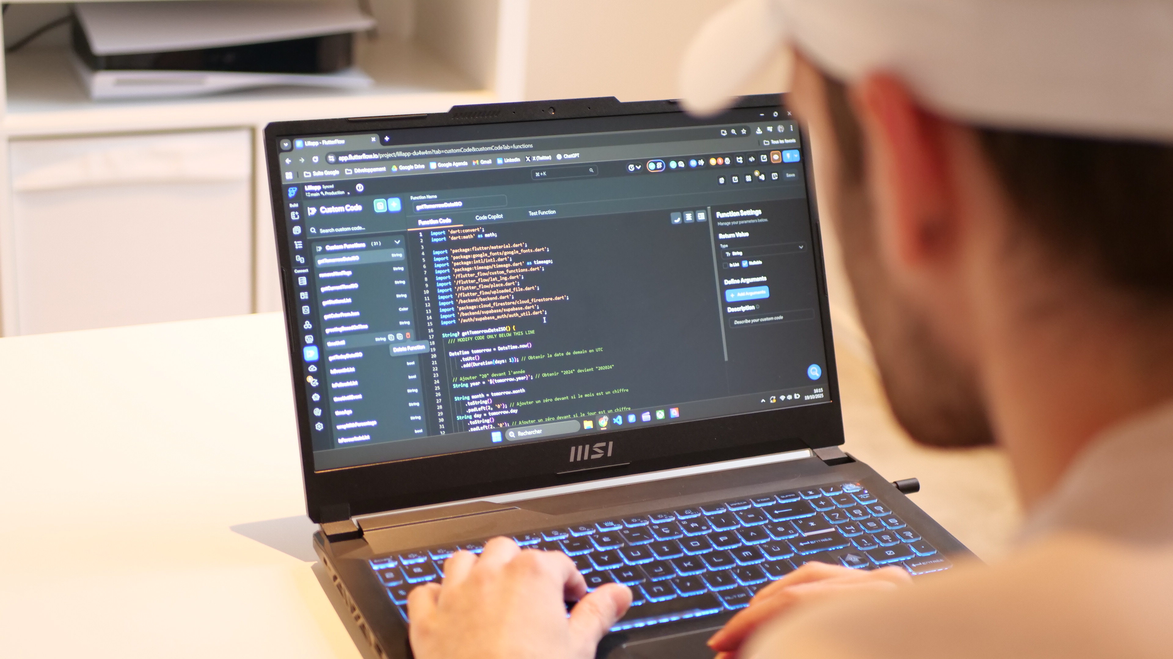 Sacha en train de coder sur l'IDE