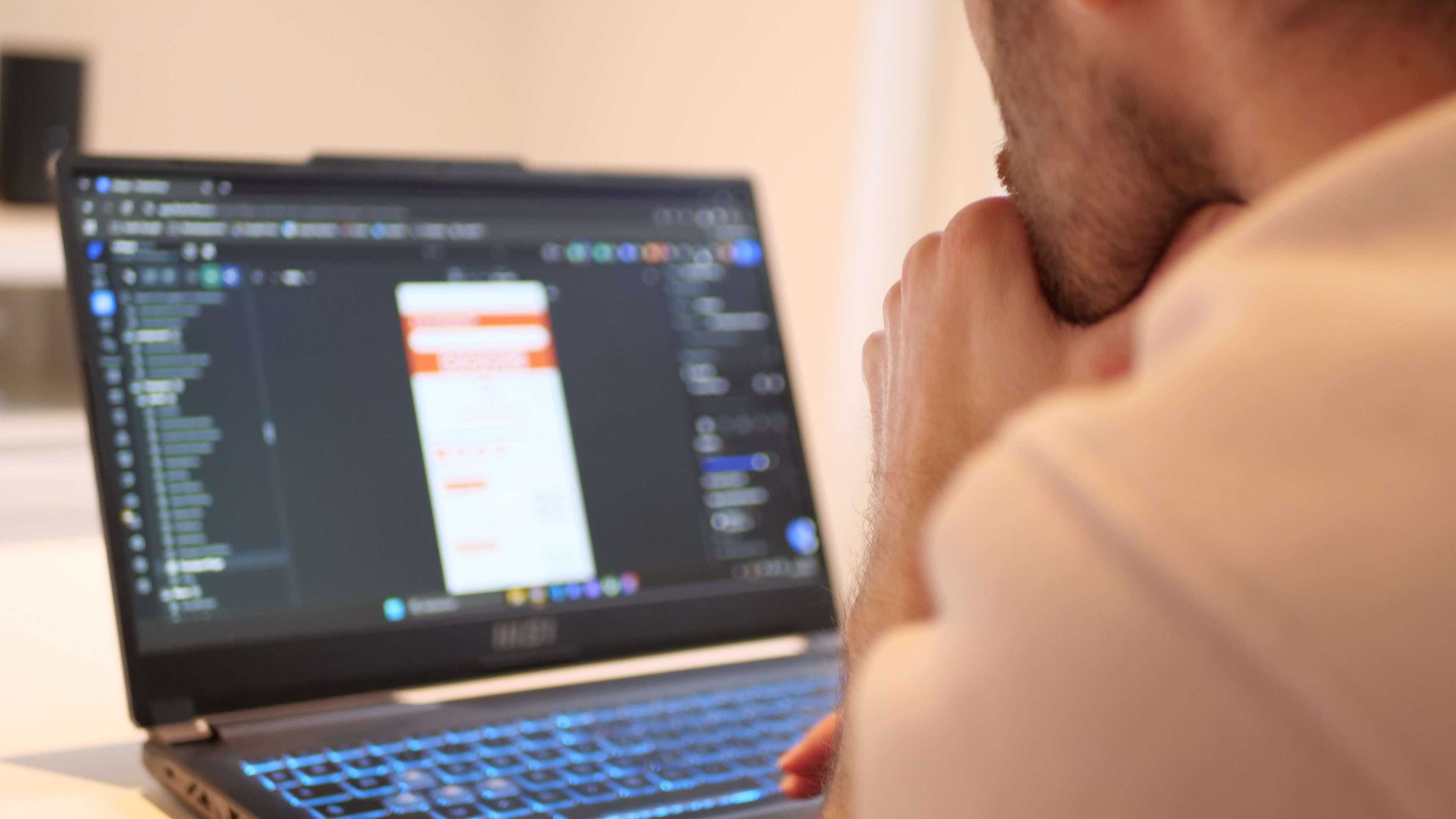 Sacha travaillant sur Figma